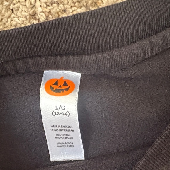 Gildan woman’s Black Graphic Long Sleeve Shirt - Picture 3 of 3